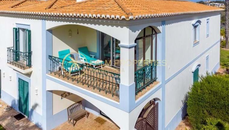 Immaculate 3-bedroom first-floor apartment with communal pool 
