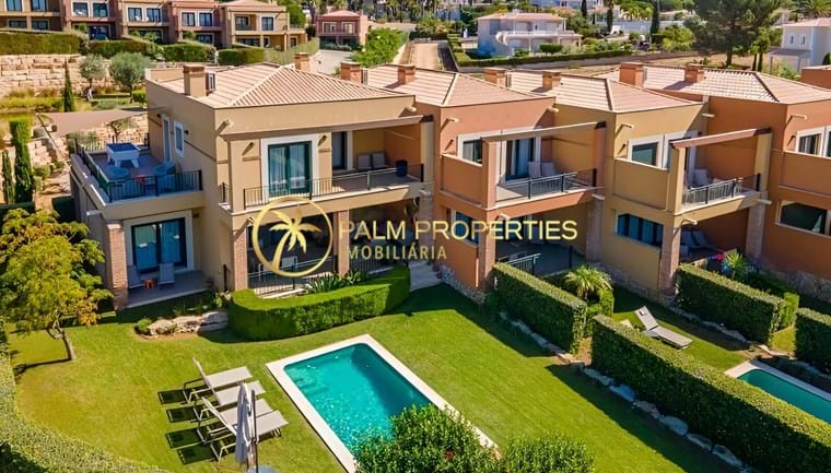 Superb 3+1-bedroom townhouse with private pool and garden