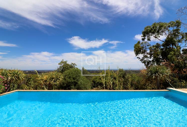 Superbe Villa mauresque avec de fantastiques vues panoramiques sur la mer à proximité de Moncarapacho