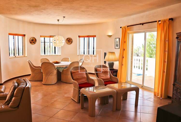 Spacious 5 bedroom Villa with stunning panoramic sea and country views near São Bras de Alportel 