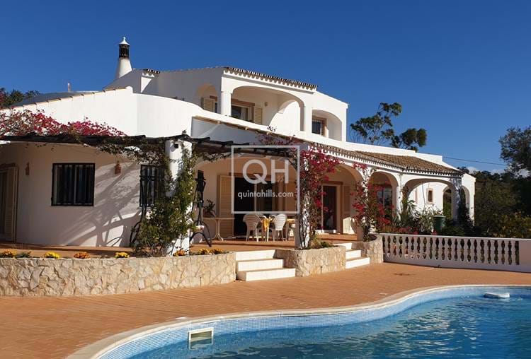 Spacious 5 bedroom Villa with stunning panoramic sea and country views near São Bras de Alportel 