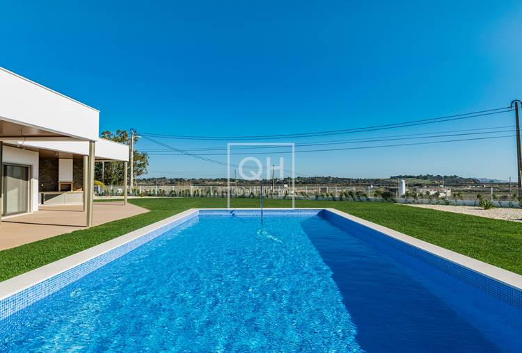 Fantastic New Contemporary  6 bedroom Villa with stunning views to the sea near a golf course in Lagos