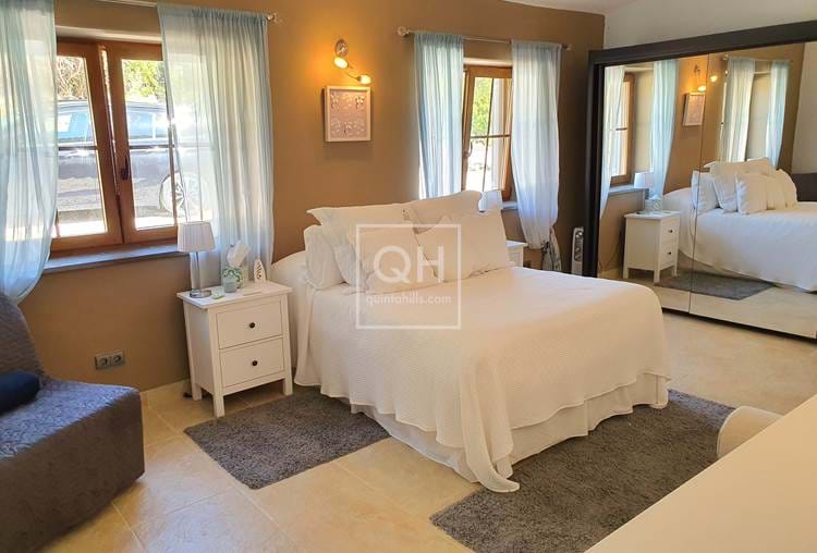 Beautiful classic 4 bedroom villa with stunning panoramic sea views near Loulé