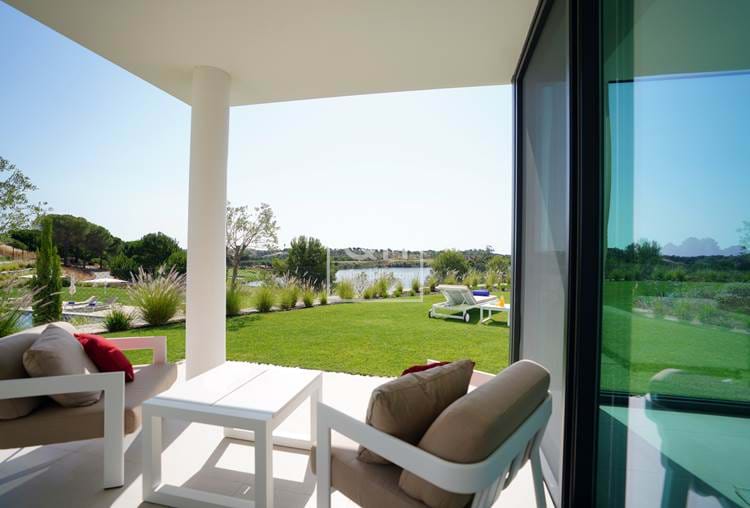 Fantastische moderne 2-Zimmer-Apartments mit Blick auf den Golfplatz und den Atlantischen Ozean in der Nähe von V. Real Santo Antonio