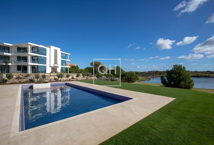 Hervorragendes Penthouse mit 3 Schlafzimmern und Blick auf den Golfplatz Monte Rei und den Atlantischen Ozean in der Nähe von Vila Real Santo Antonio - 