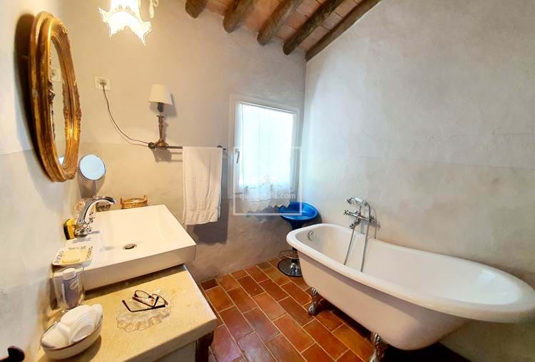 Charming traditonal Quinta with 3 bedroom guest house near Santa Barbara de Nexe 