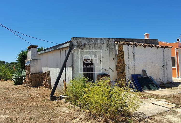 Projet: Ferme avec 2 maisons et annexe avec grand terrain de 3 ha près de Luz de Tavira 