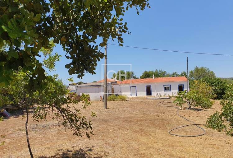 Projeto: Quinta com 2 casas e anexo com grande terreno de  3 ha perto de Luz de Tavira 
