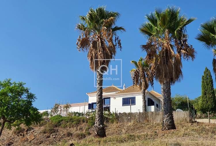 Unique: Belle villa de 3 chambres avec ruine installée sur une colline avec 7h avec une vue imprenable sur la campagne près de Tavira 