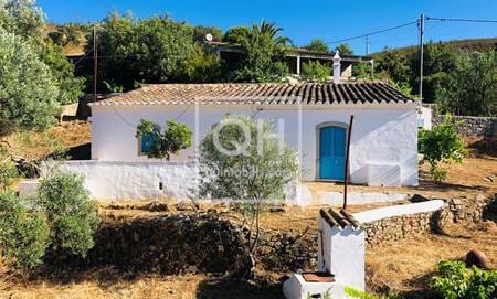 Opportunity: Traditional house to renovate in the Algarve country side / pure tranquility