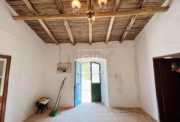 Oportunidade: Casa tradicional para renovar na Serra Algarvia