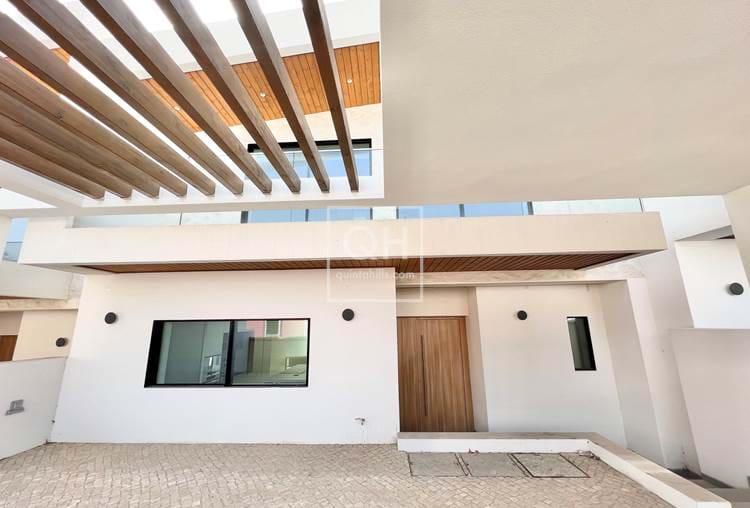 NOVA:  Fantástica Moderna Casa em Banda T3 em Boliqueime