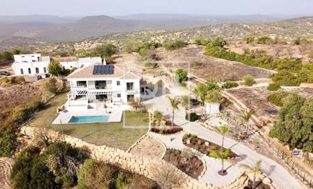 Sea View: Newly built villa with panoramic views over sea and countryside near Boliqueime
