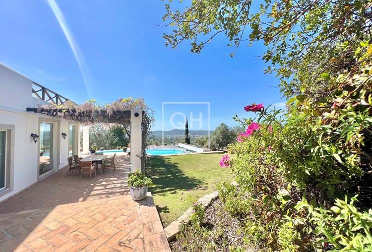 Charming 4 Bedroom Villa with Panoramic Views over Countryside and Sea