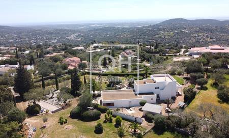 Modern 3/4 bedroom Villa with stunning panoramic sea views near Santa Barbara de Nexe