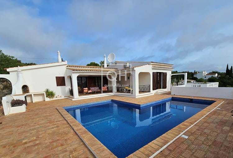  Charmante maison de campagne de 3 chambres avec piscine près de São Bras de Alportel