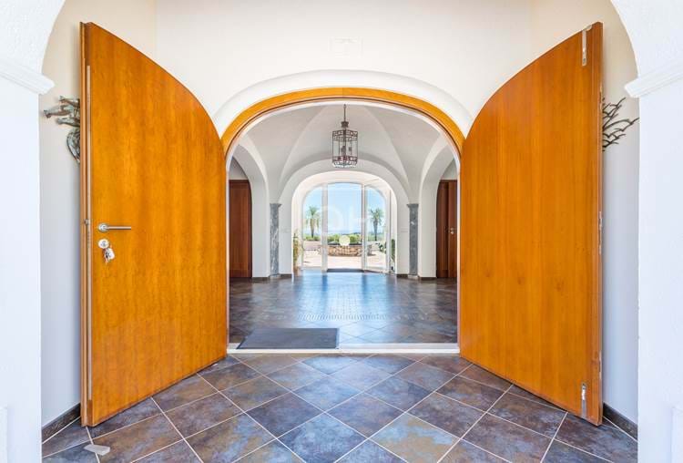A rare opportunity - beautiful spacious 5 bed villa  with panoramic sea views near  Santa Barbara de Nexe 