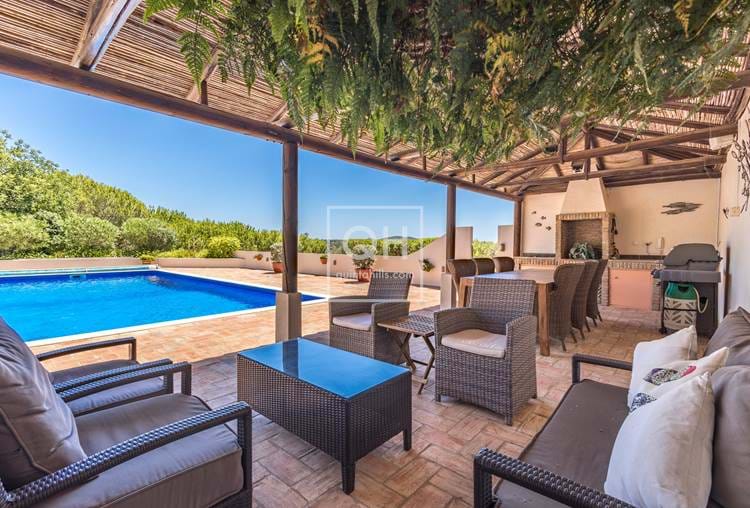 A rare opportunity - beautiful spacious 5 bed villa  with panoramic sea views near  Santa Barbara de Nexe 