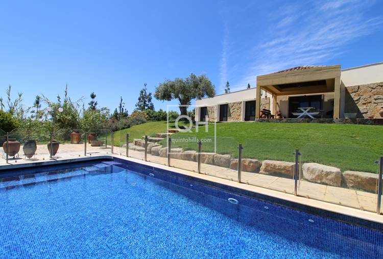 Belle villa 4 + 1 avec piscine et grand terrain près de São Bras de Alportel 