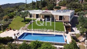Beautiful 4 + 1 Villa with Swimming Pool and large plot near São Bras de Alportel 