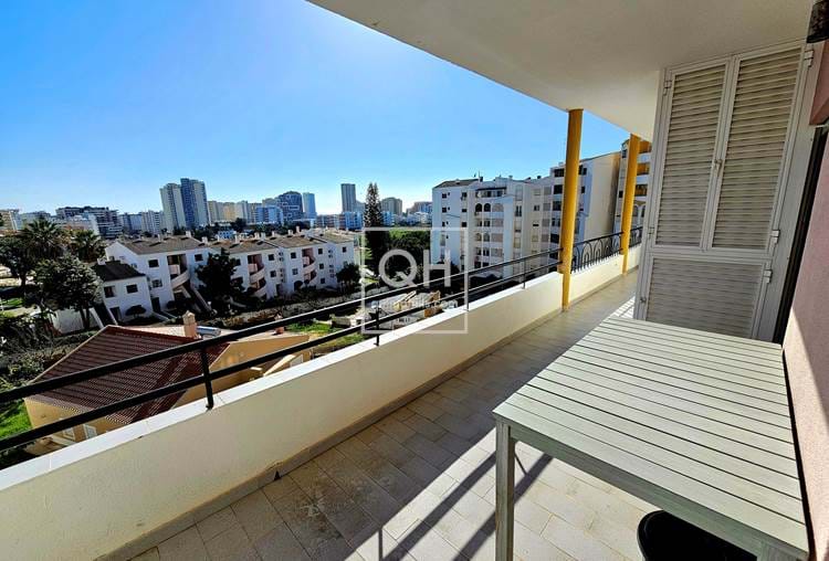 South-facing 3 bedroom apartement with ocean view near Praia de Rocha 