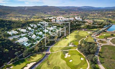 Villa de luxe contemporaine sur mesure à Ombria Resort dans un cadre à couper le souffle avec parcours de golf 