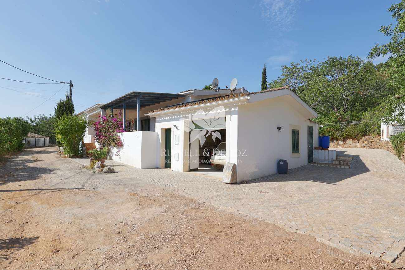 HOME2078Q - 4 bedroom farmhouse with heated pool, garage, an annex in almost 1 ha near Santa Catarina F. Bispo.