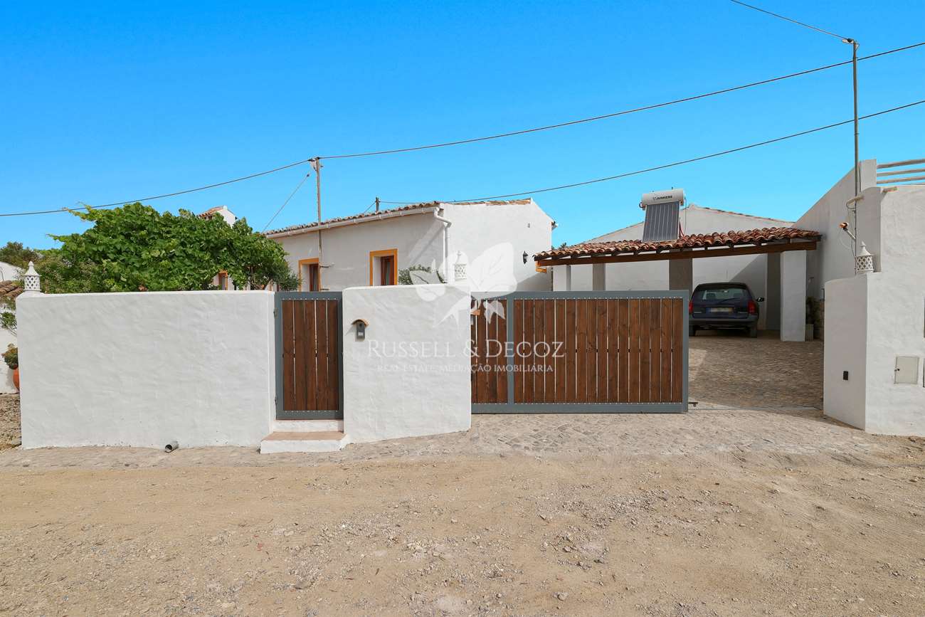 HOME2155Q - Delightfully restored 2 bedroom Quinta with the possibility of further construction & a swimming pool, near Estoi.