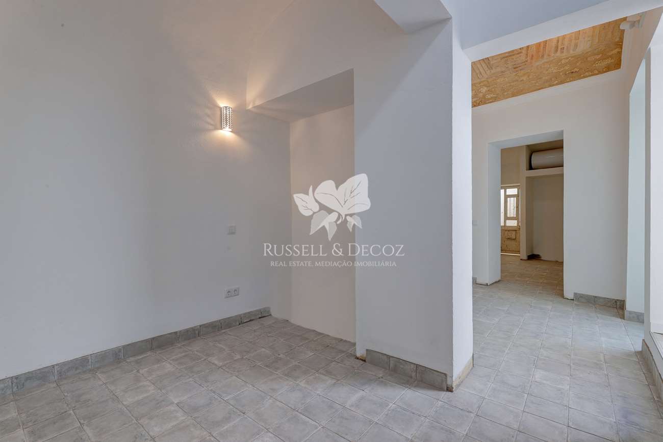 HOME2185T - Casa típica em Olhão com  3 quartos em fase final de renovação