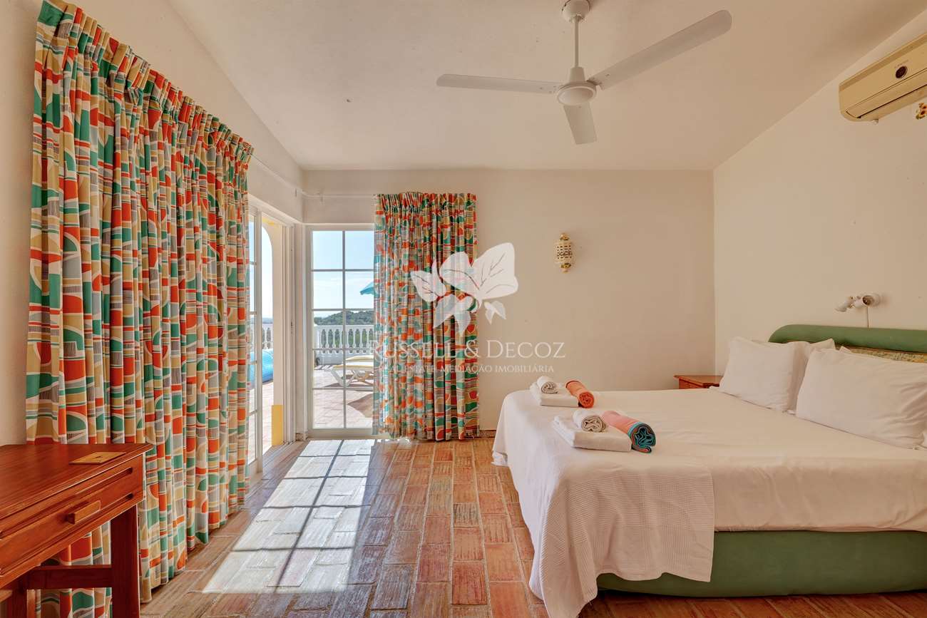 HOME2187V - Jolie villa individuelle de 2 chambres avec grand garage, piscine et belle vue sur la mer, près de Moncarapacho.