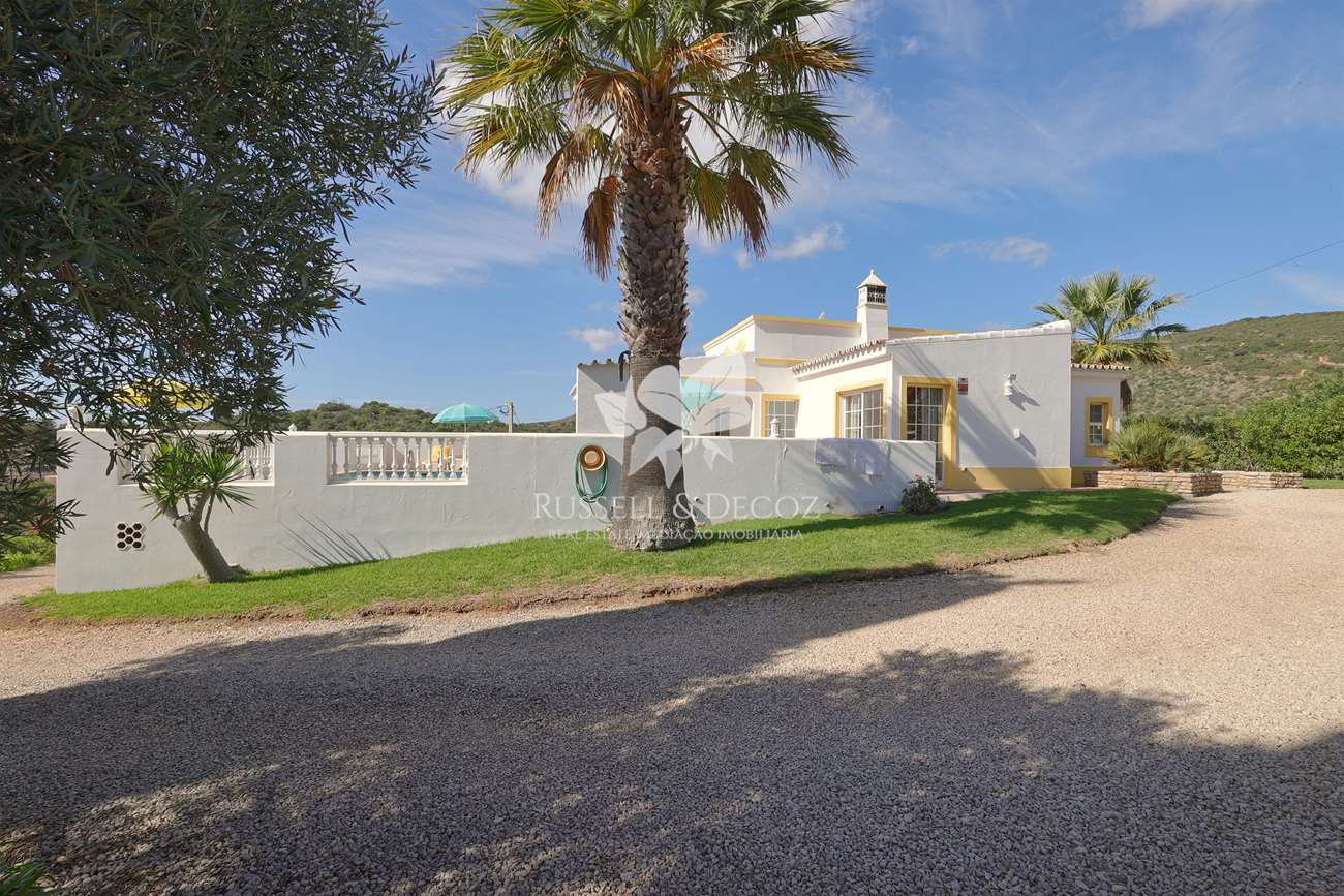 HOME2187V - Attractive, detached 2 bedroom  villa with Large  garage, pool & beautiful sea views, near Moncarapacho.