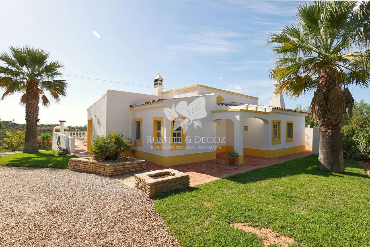 HOME2187V - Attractive, detached 2 bedroom  villa with Large  garage, pool & beautiful sea views, near Moncarapacho.
