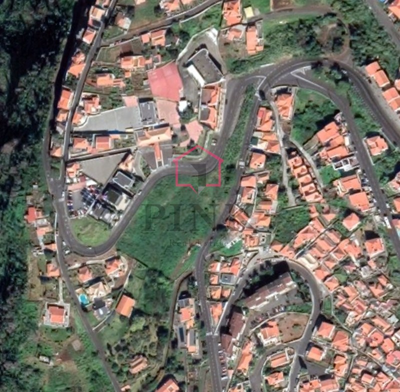 Land with 5960 sqm - Funchal