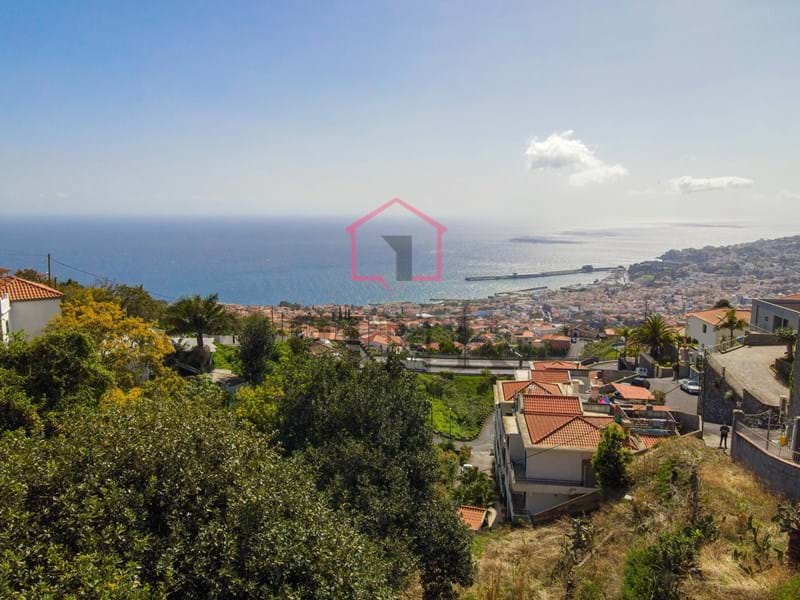 Grundstück mit 1118 qm - Funchal