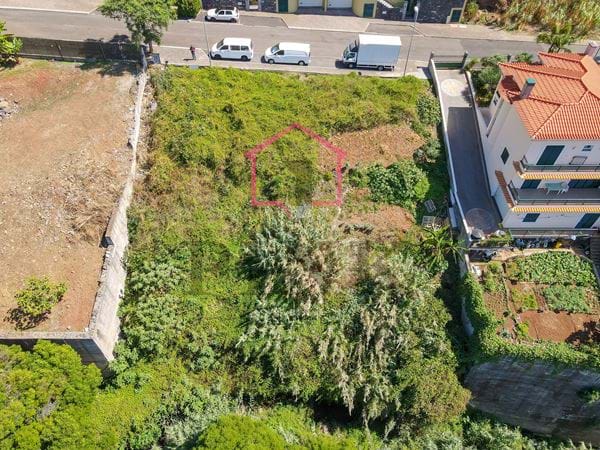 Plot of Land with 965sqm - Funchal