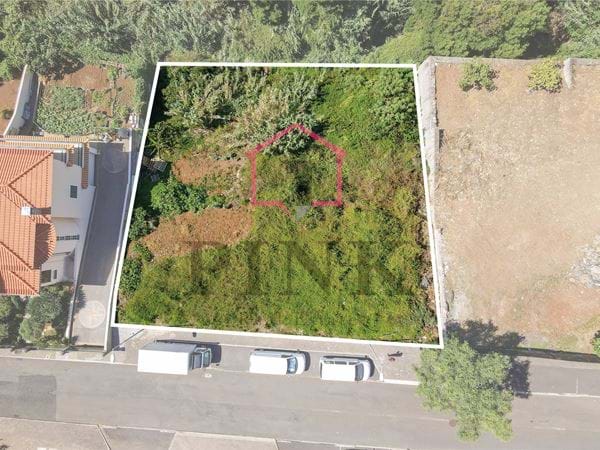 Plot of Land with 965sqm - Funchal