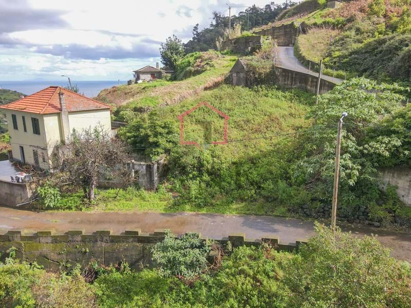 Land with 2860sqm - Porto da Cruz