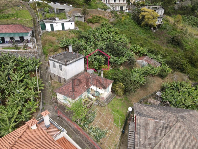 Terreno com 2 casas - 1030 m2 - Porto da Cruz