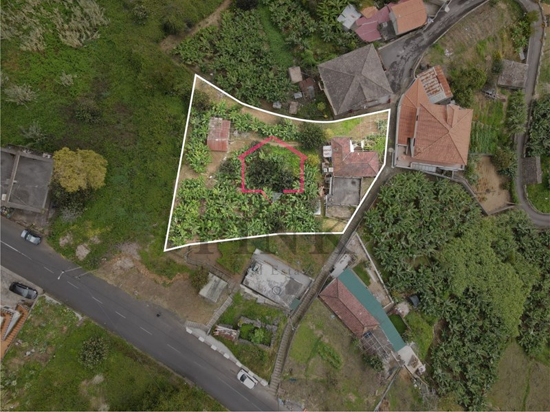 Grundstück mit 2 Häusern - 1030 m2 - Porto da Cruz