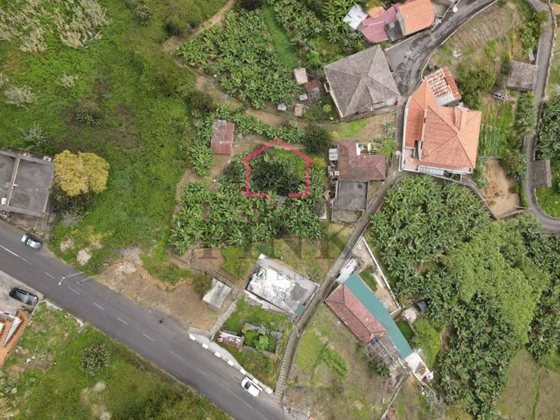 Terreno com 2 casas - 1030 m2 - Porto da Cruz