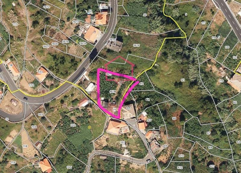Grundstück mit 2 Häusern - 1030 m2 - Porto da Cruz