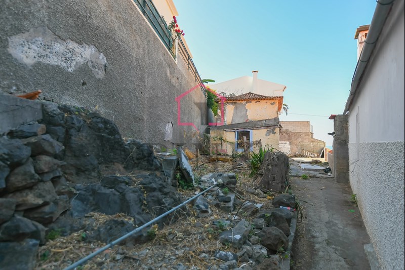 Casa - 2 dormitorios - Funchal - En ruina 
