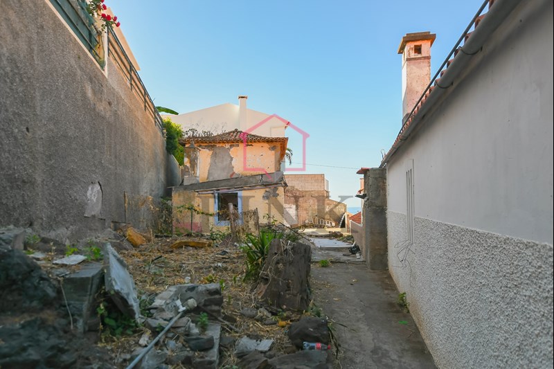 Casa - 2 dormitorios - Funchal - En ruina 