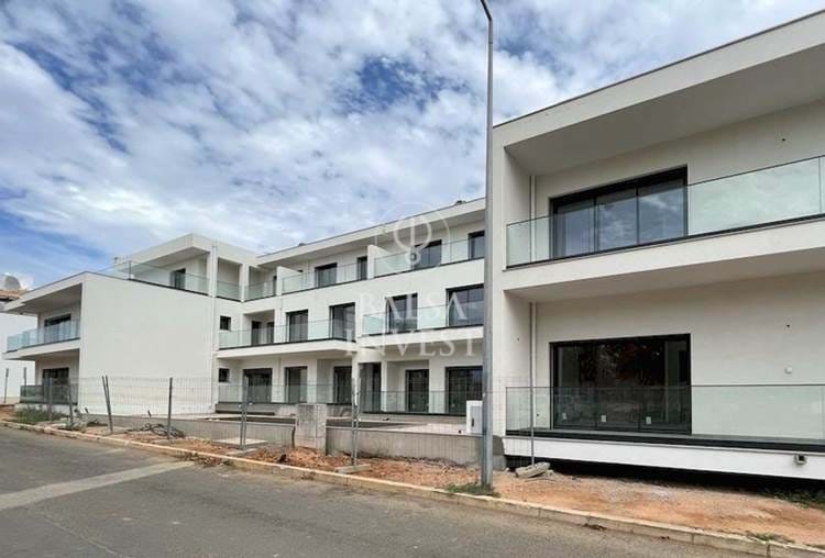Moderno Apartamento  T1+1 de 85m2 com Piscina junto à marginal de Cabanas de Tavira (RC_G) 