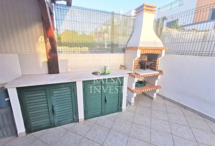 4-Bedrooms Townhouse with 200sqm for sale in Olhão