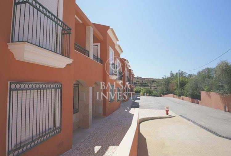 3-bedrooms traditional design House in condominium with pool for sale in Alcantarilha, Silves (1-F-V3)
