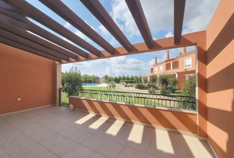 Maison de 3 chambres à l'architecture traditionnelle dans une copropriété avec piscine à vendre à Alcantarilha, Silves (1-N-V2)