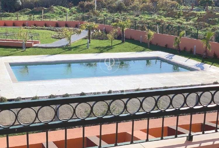 Moradia V3 de arquitetura tradicional em condomínio com piscina à venda em Alcantarilha, Silves (1-N-V2)