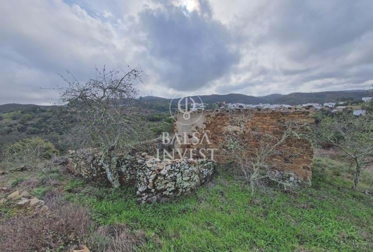 Parcelle de Terrain Urbain à vendre dans la Serra Algarvia dans le village de Cachopo à seulement 40 km de Tavira
