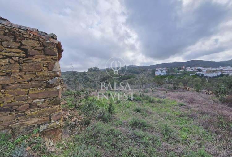 Building Plot for sale in the Serra Algarvia in Cachopo Village just 40km from Tavira